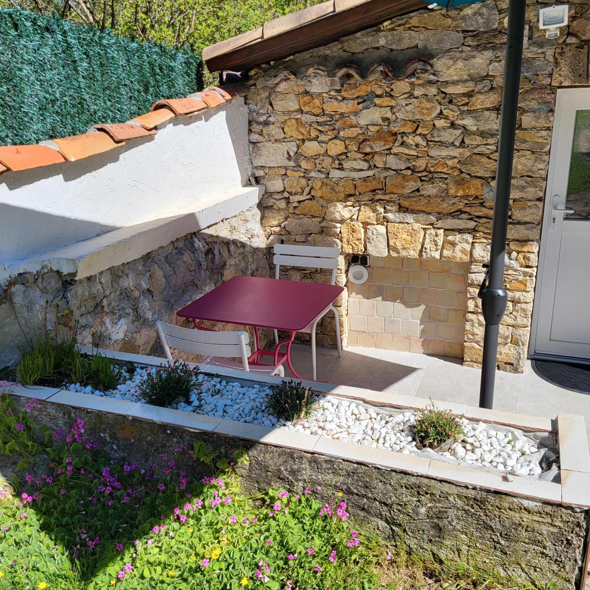 Les Pierres De Cezaire Hotell Saint-Cézaire-sur-Siagne Eksteriør bilde